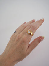 Load image into Gallery viewer, Mother of Pearl Ring