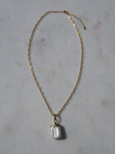 Load image into Gallery viewer, Pearl Pendant Necklace