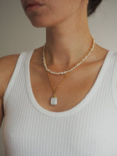 Load image into Gallery viewer, Dainty Heart Pearl Choker